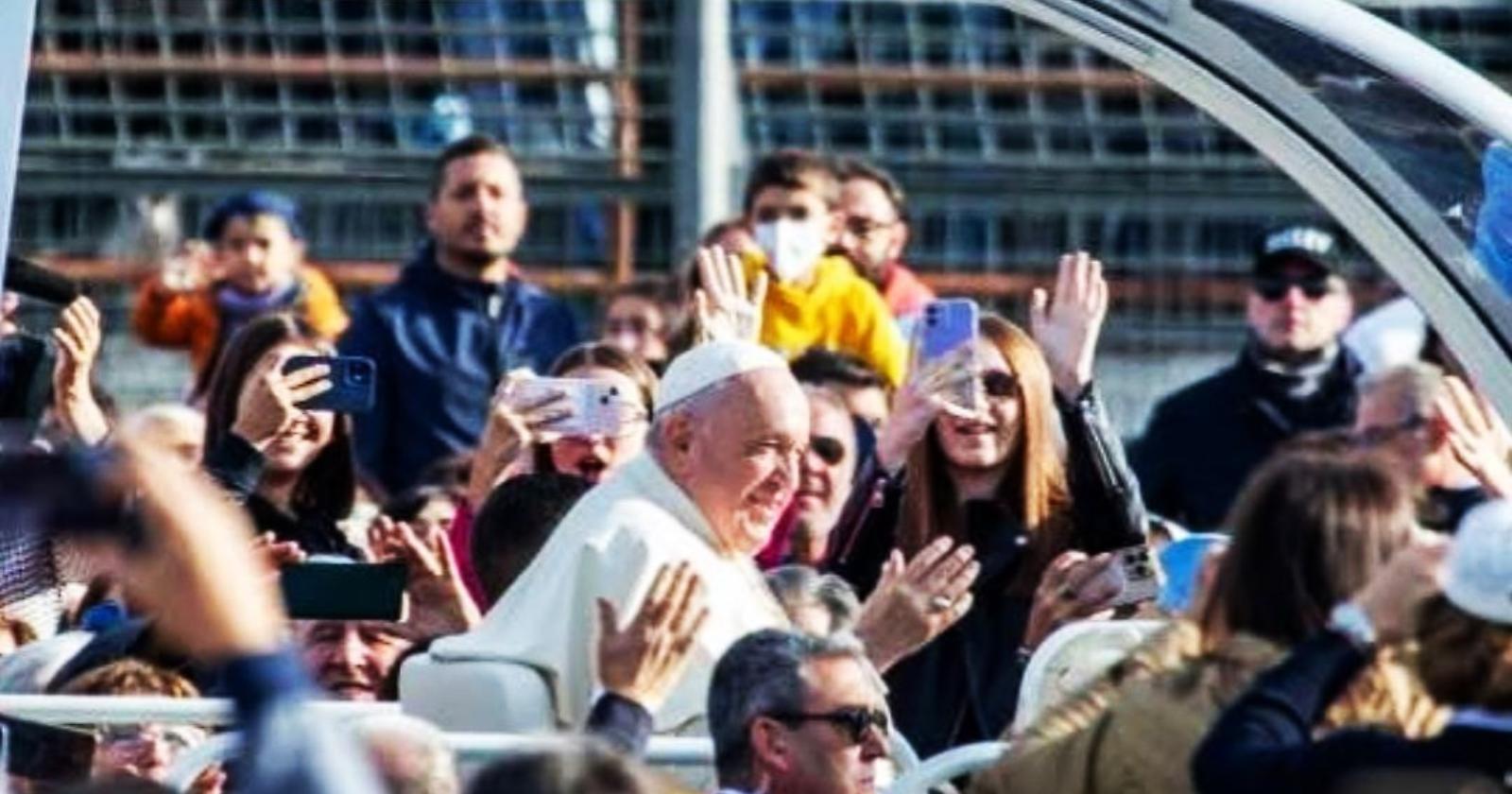  31 anni dopo Wojtyla, Papa Francesco a Matera: "Il futuro eterno dipende dalla vita presente"