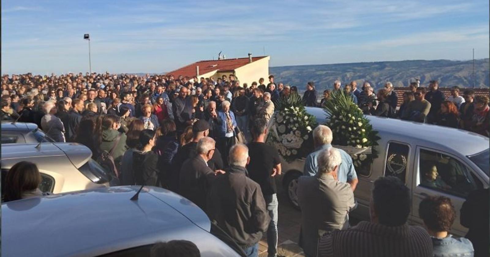 Ultimo saluto di Grassano a Mario Marchetta, strappato presto alla vita. Sul fronte giudiziario  il gip ha convalidato l'arresto di Gabriele Acquafredda