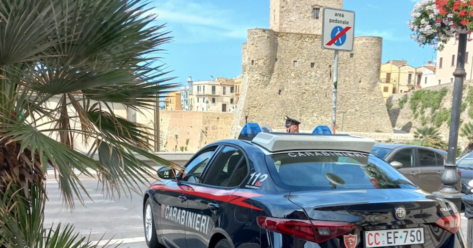 Un 30enne di San Severo prova a rubare un'auto a Campomarino minacciando un passante che aveva visto il furto
