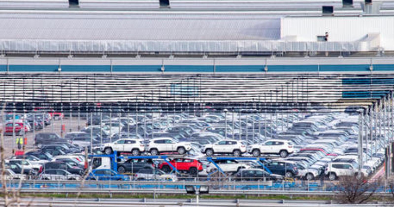 Stellantis, i sindacati presentano le condizioni per il rinnovo del Ccsl: per il 2023 un incremento di 153 euro mensili
