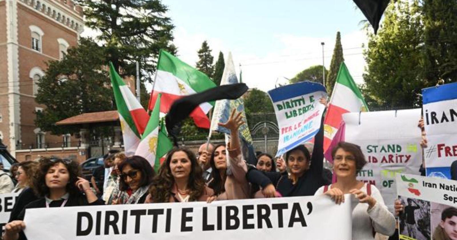 Equità Territoriale in piazza a Foggia per le donne iraniane
