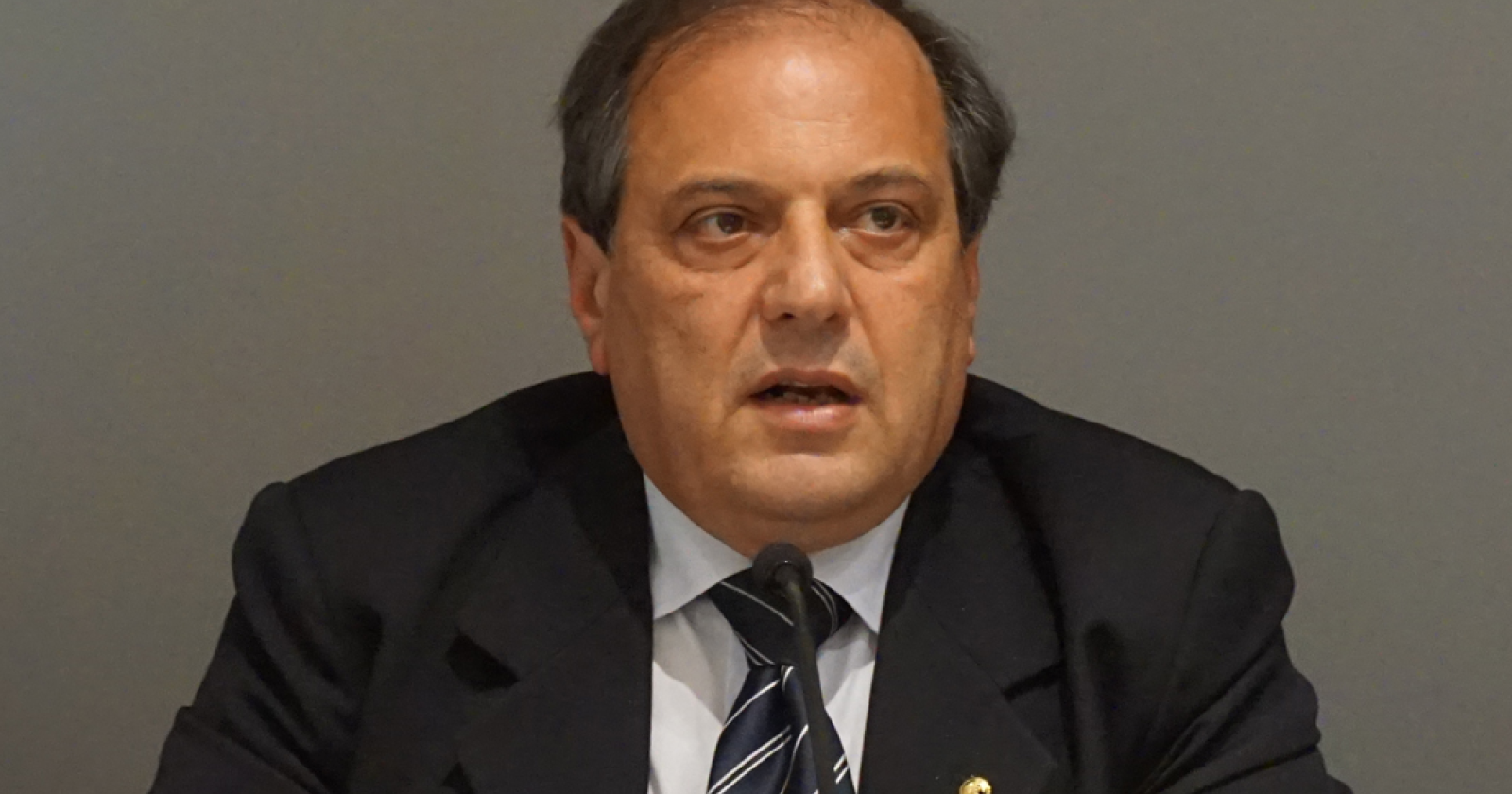 Il presidente dell'Ordine dei Medici Anelli striglia Emiliano sui 400mila pugliesi che attendono una vista: «Le Asl hanno 200milioni inutilizzati»