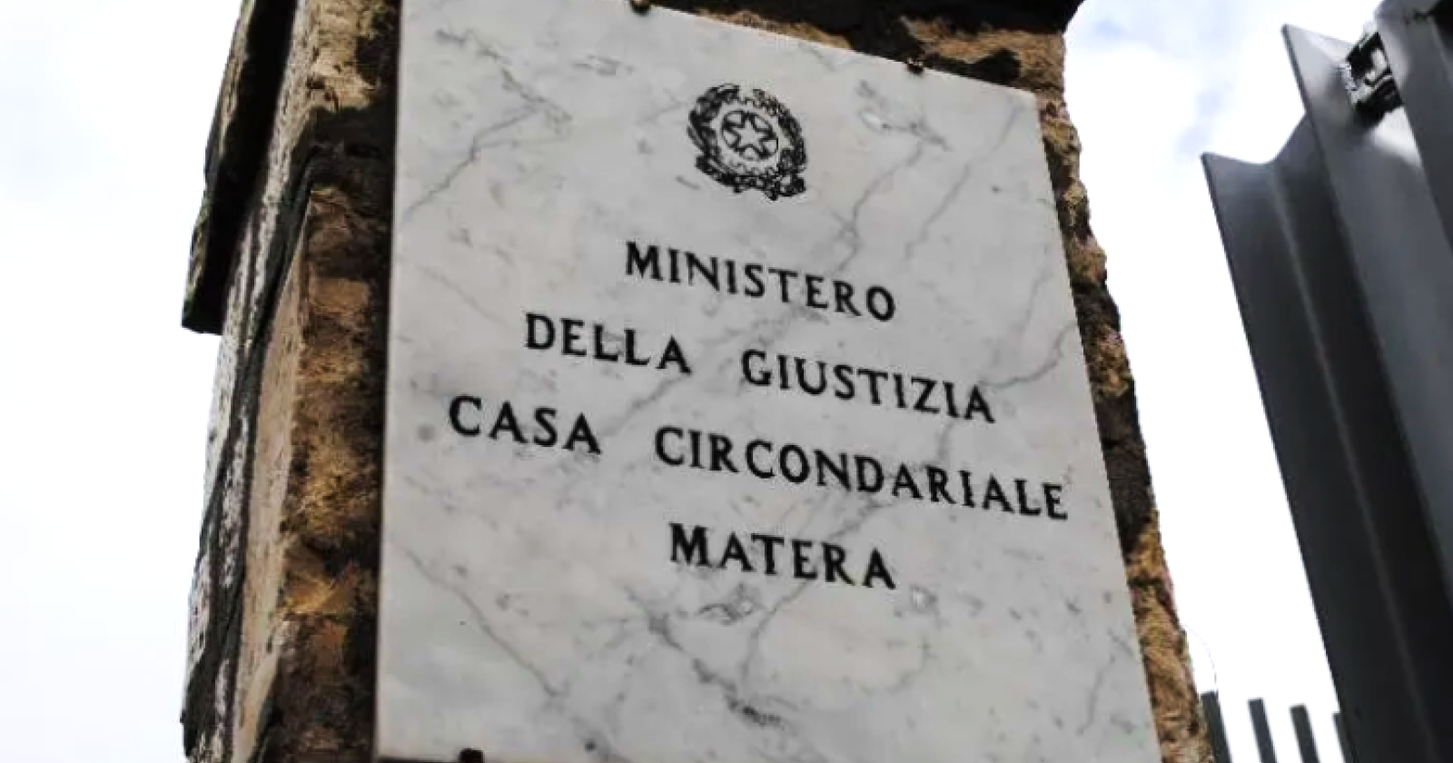 Quel detenuto è "predatore seriale di bambini disabili", la visita di Papa Francesco nella casa circondariale di Matera diventa un caso