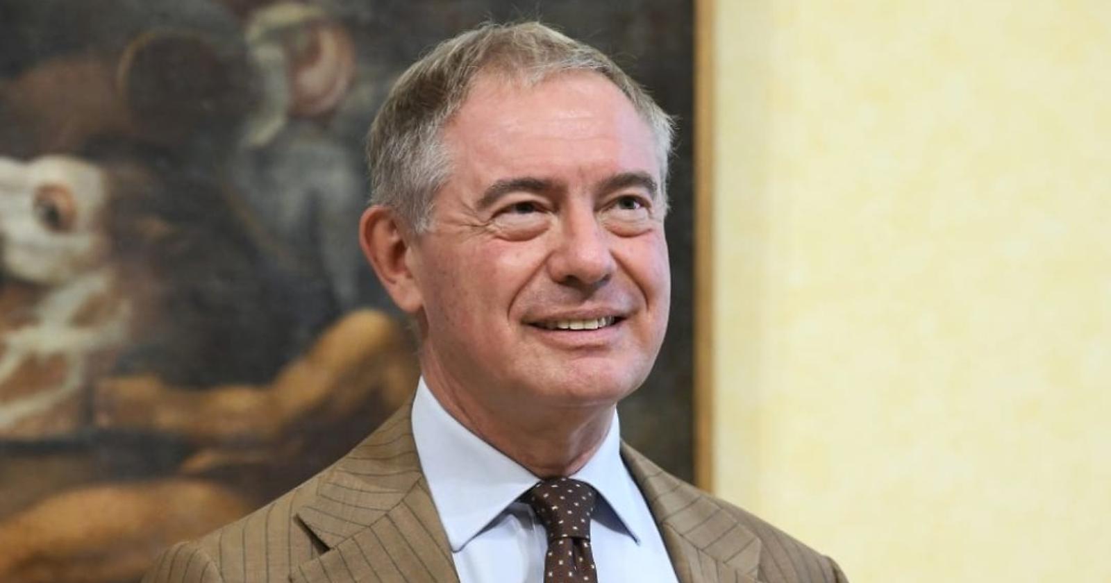 Stellantis, il ministro Urso rilancia: "Stiamo dialogando con Stellantis nell'interesse del Paese che credo coincida con l'interesse dell'azienda"