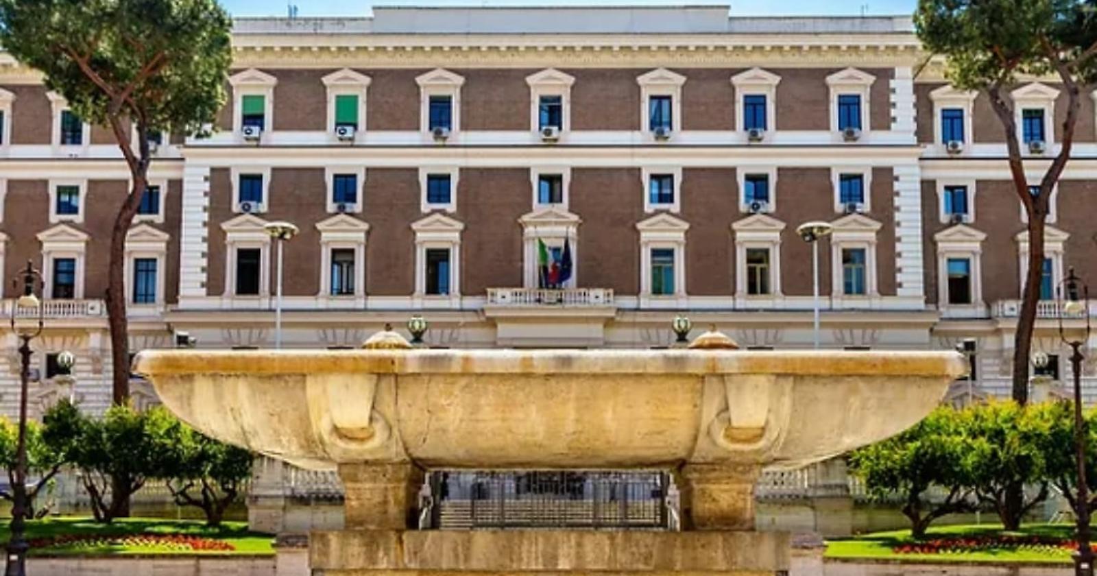 Lamorgese e Piantedosi, da prefetto a ministro dell'Interno. Il Sinpref tiene il punto: "Le Prefetture non hanno colore politico"