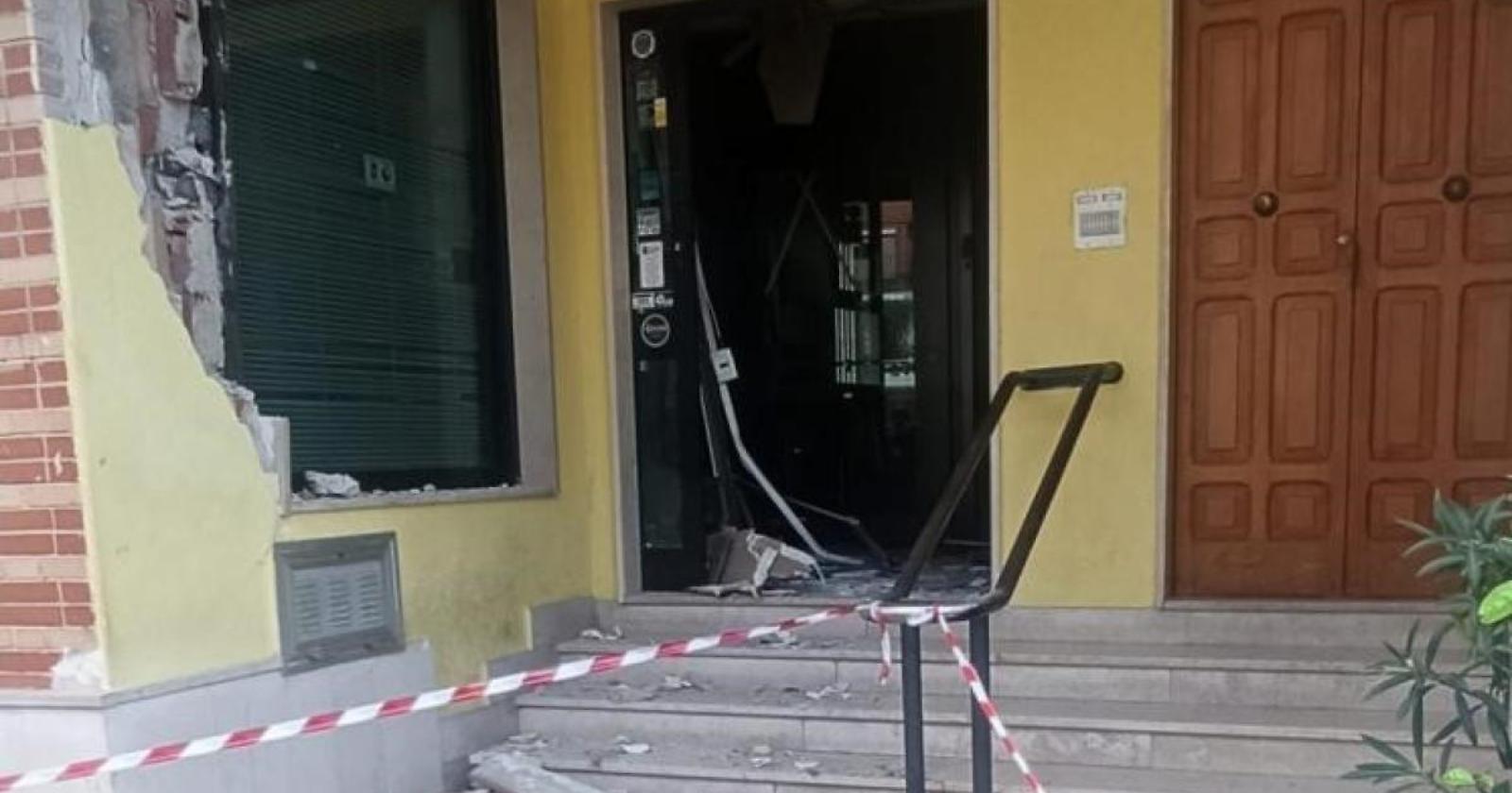 Ordona si sveglia col boato dell'esplosivo alla Popolare dell'Emilia Romagna, il sindaco Adalgisa La Torre: «Temiamo che anche questa banca possa andare via»