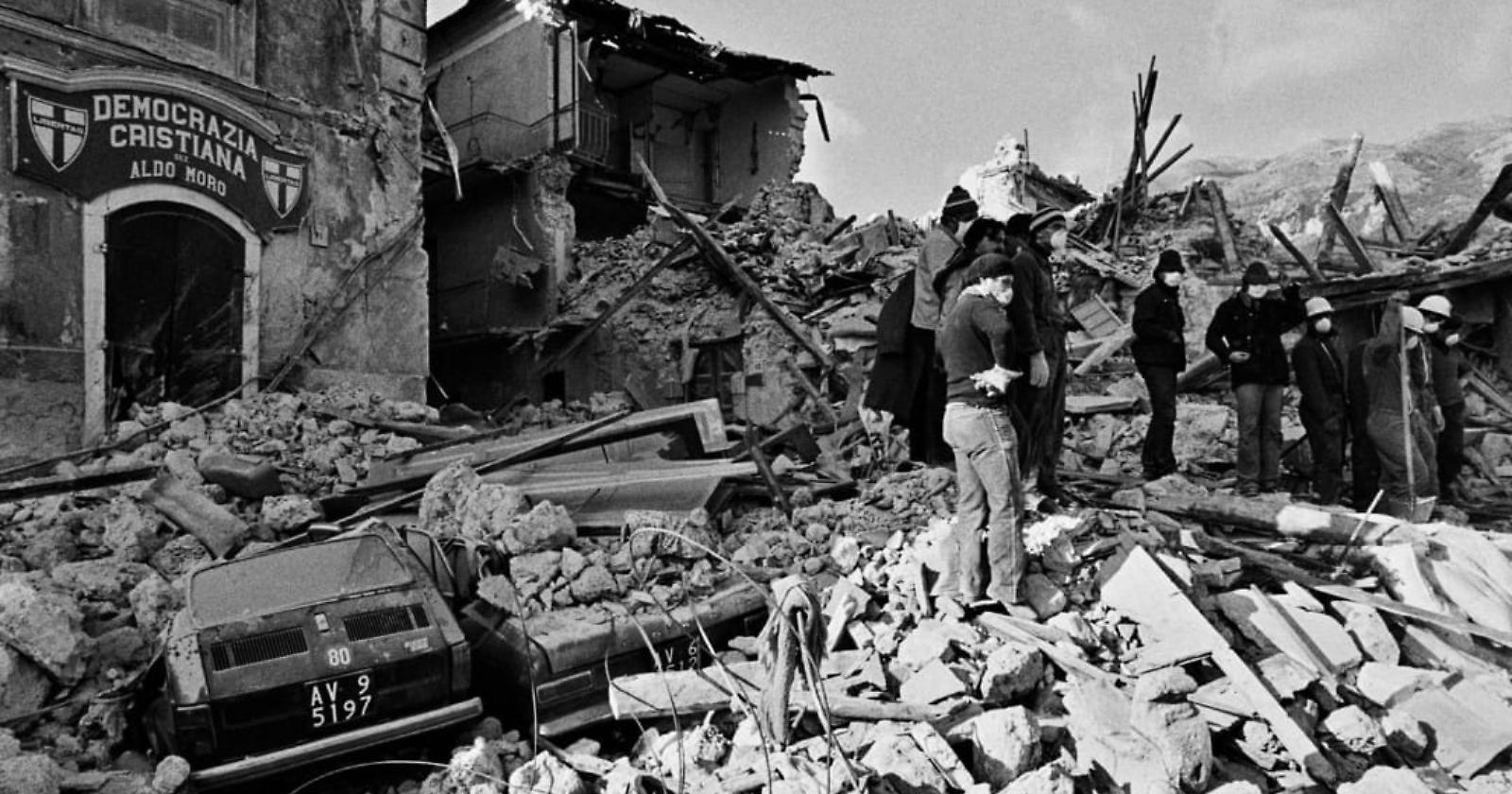 Terremoto Irpinia e Basilicata: 42 anni dopo, l'allora piccolo Toni, ritrova il Vigile del Fuoco che lo salvò dalle macerie