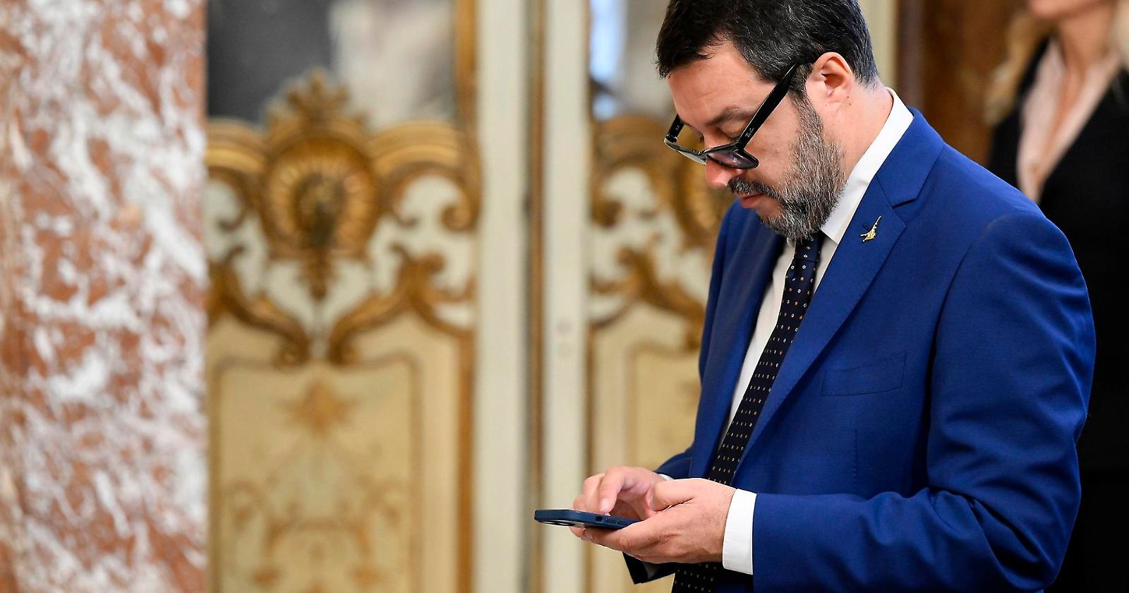Frana a Maratea, il ministro Salvini in contatto con i tecnici dell'Anas 