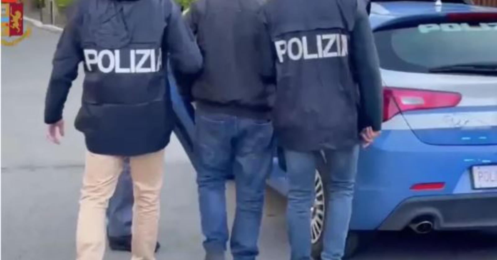 Inseguimento da film tra Foggia e Campobasso: la Polizia arresta corriere di Lucera con 1 Kg di hashish impacchettato col volto di Escobar