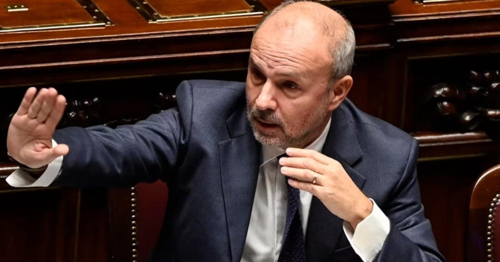 Il ministro Schillaci rassicura sinistra, virostar e tifosi del Covid: "No allarmismo"