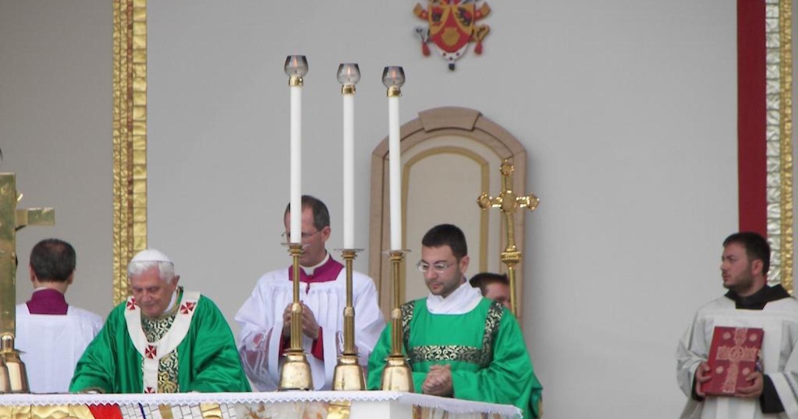 Emiliano annuncia il lutto regionale in Puglia per Benedetto XVI, ma per il governatore della Regione il pontefice ha visitato solo Bari: non è così
