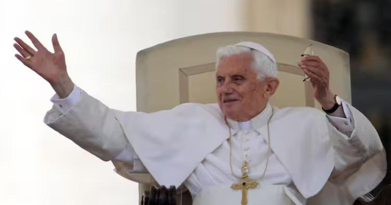 Benedetto XVI è nato al cielo: la preghiera di mons. Pino Caiazzo, arcivescovo della Diocesi di Matera e Irsina
