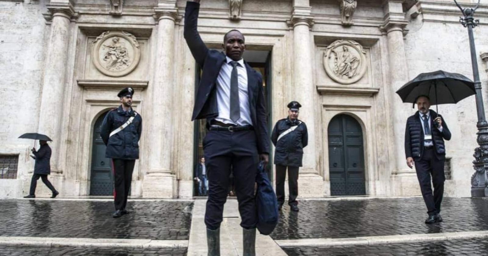 Soumahoro lascia l'Alleanza Verdi Sinistra: il deputato con gli stivali passa al gruppo Misto