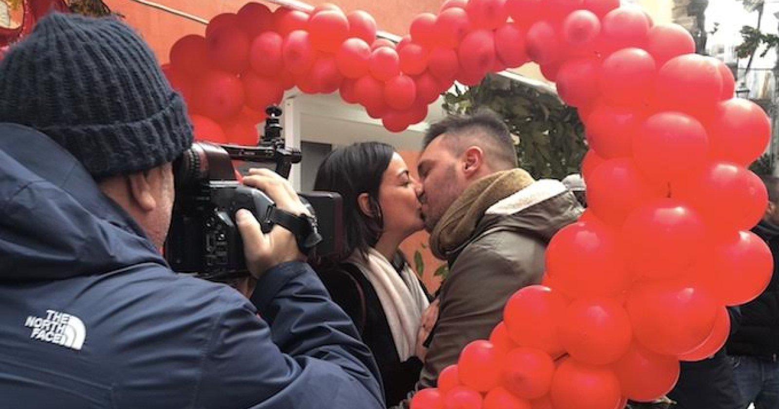 Tra amor sacro e amor profano, "La Freccia" di Fs schiocca a Vico del Gargano, paese degli innamorati