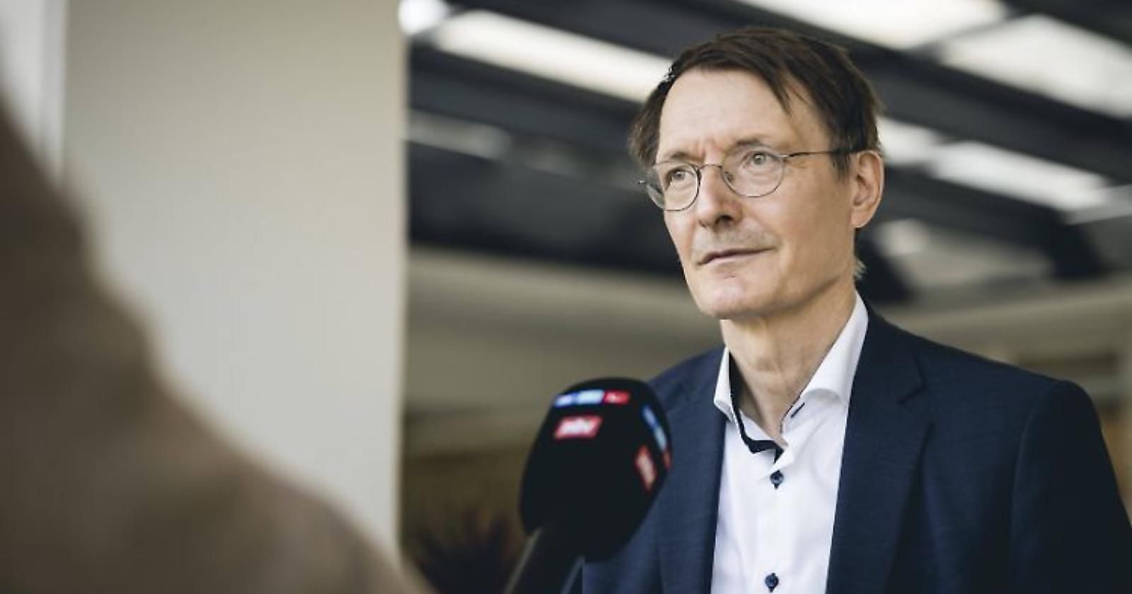 Covid, lo Speranza tedesco Lauterbach fa mea culpa: "E' stato un errore chiudere a lungo scuole"