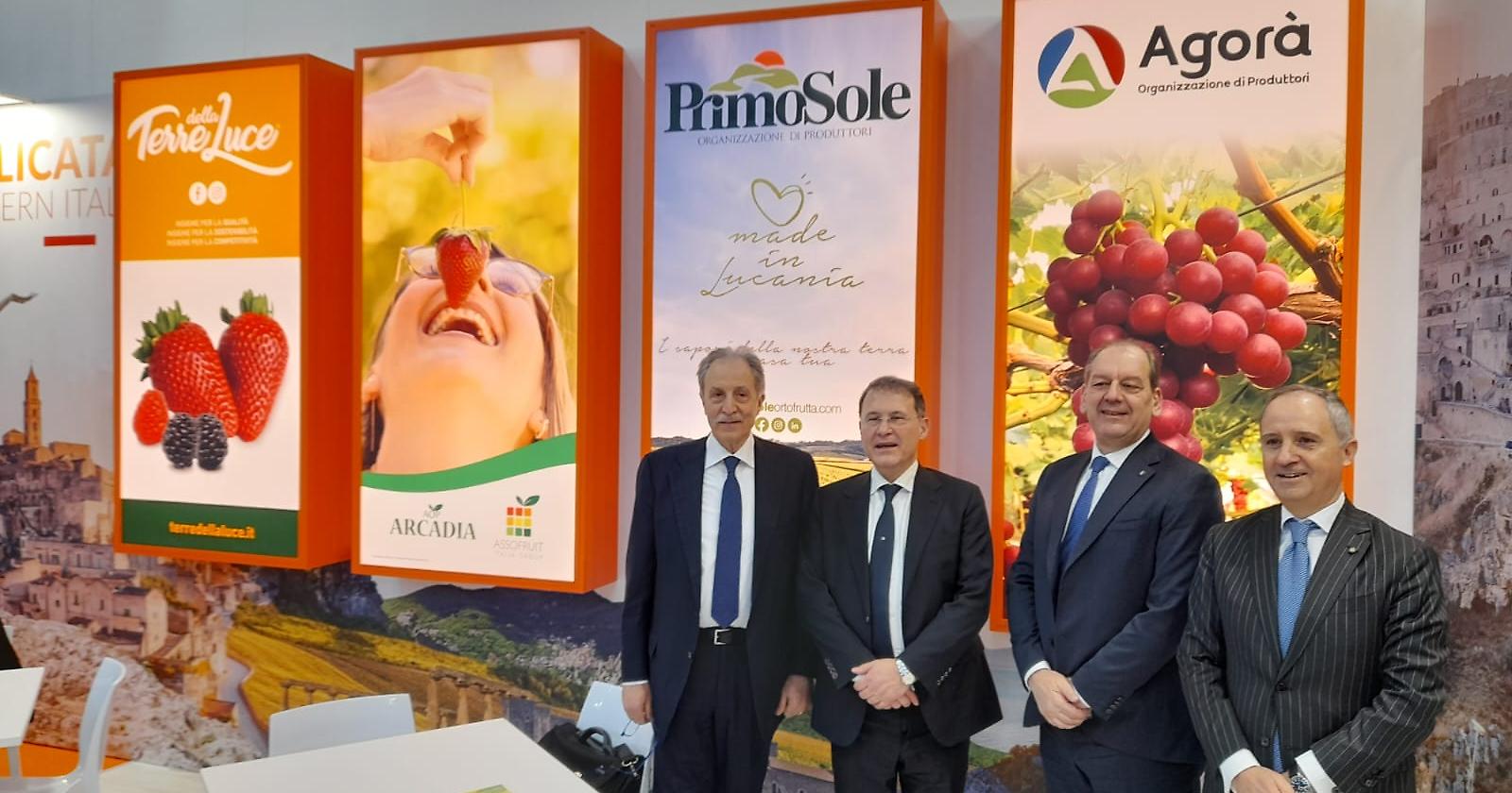 Bardi vola a Berlino per 'Fruitlogistica' e lancia l'ortofrutta lucana: "Contributi da 9,6 milioni"
