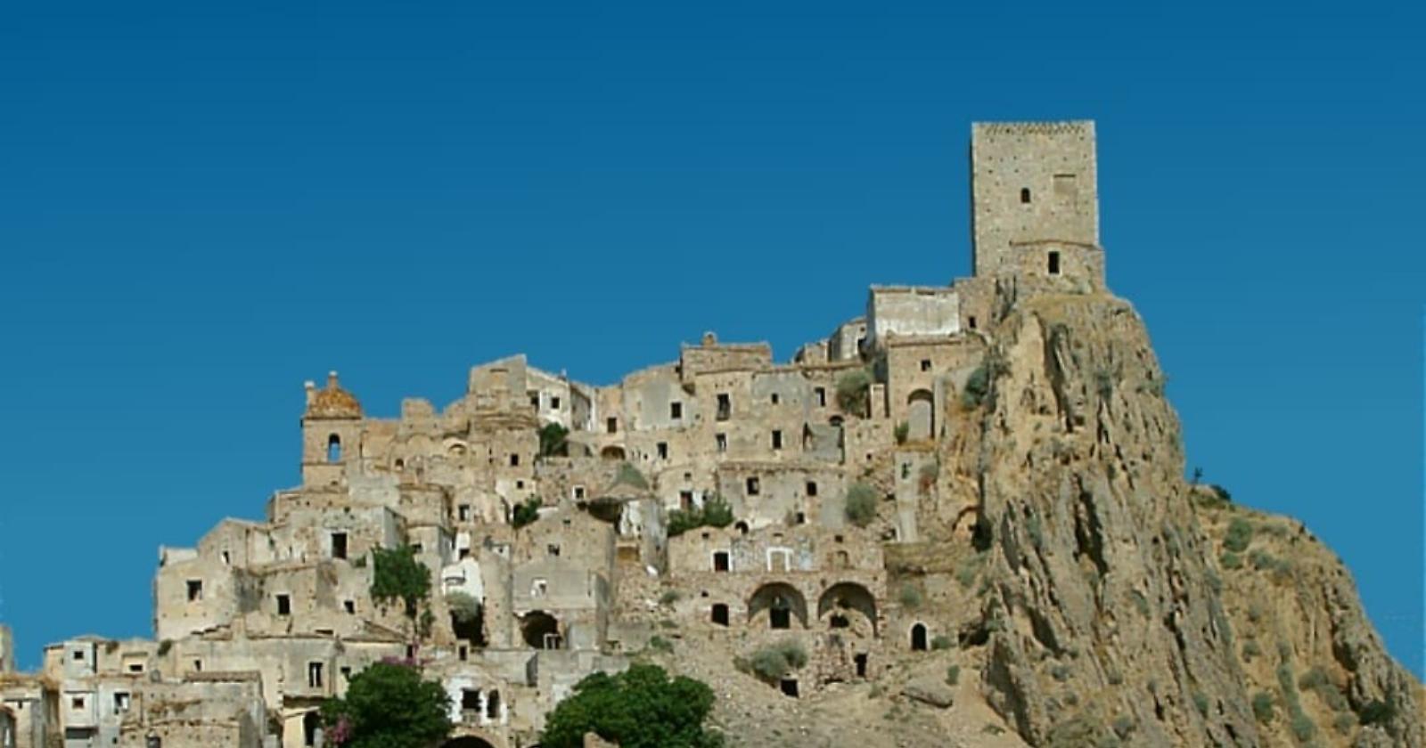 Dopo due anni riapre il Parco museale scenografico di Craco vecchia, paese fantasma dal 1963