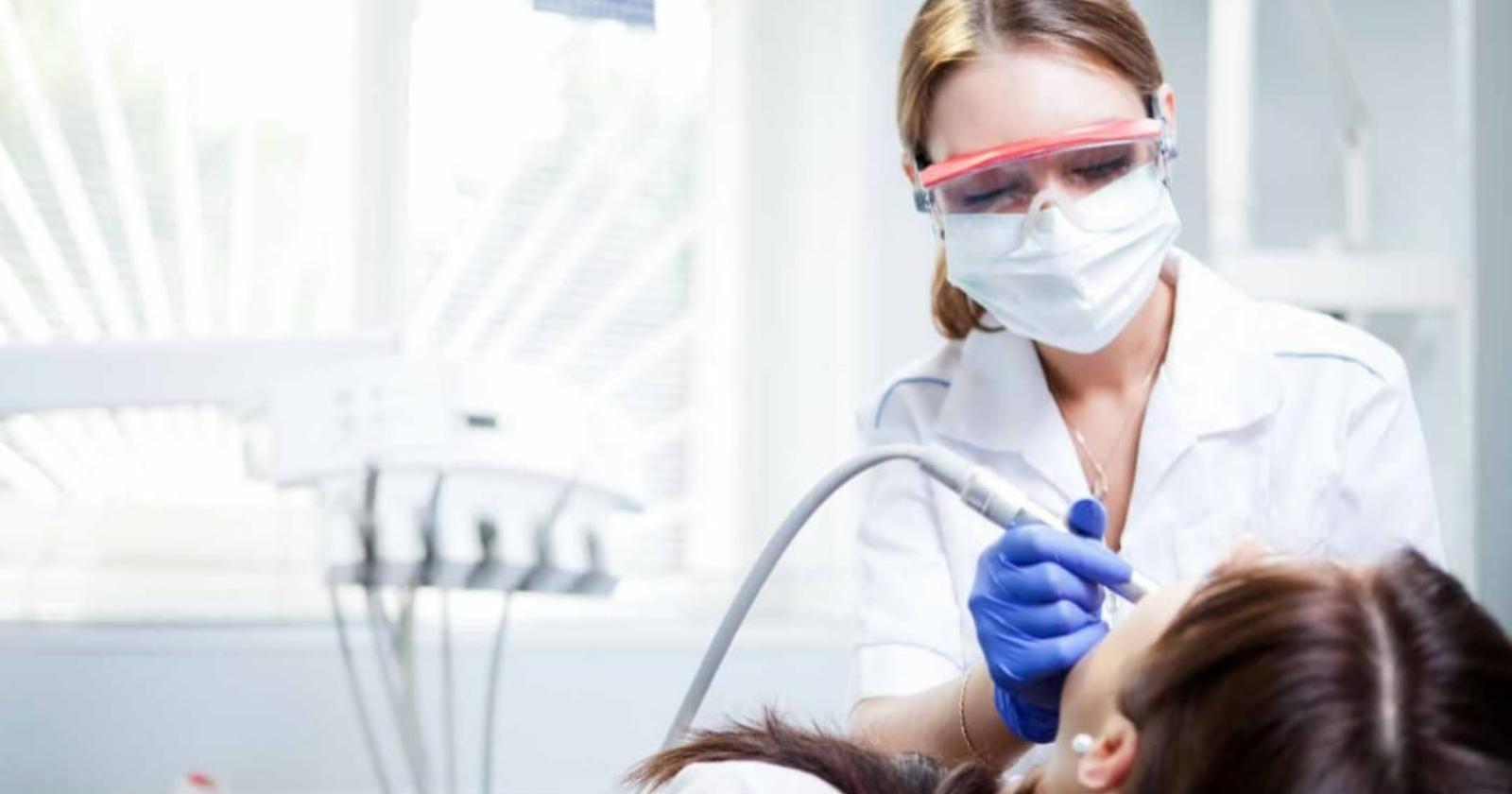 La crisi economica morde i denti: 6 italiani su 10 rinunciano alle cure odontoiatriche 