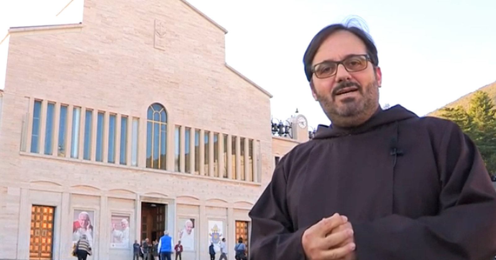 I frati di Padre Pio della provincia di Foggia maledicono il progetto di un parco eolico a Pietrelcina