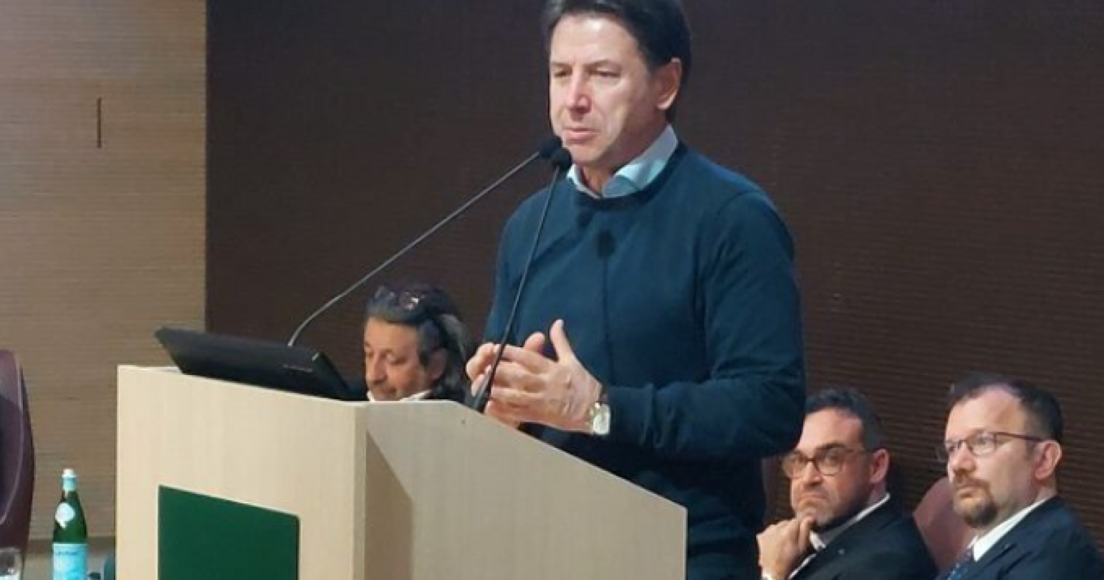 Conte a Matera e Potenza: «Abbiamo creato sviluppo senza fabbricare bombe e armi che ci portano alla guerra nucleare»