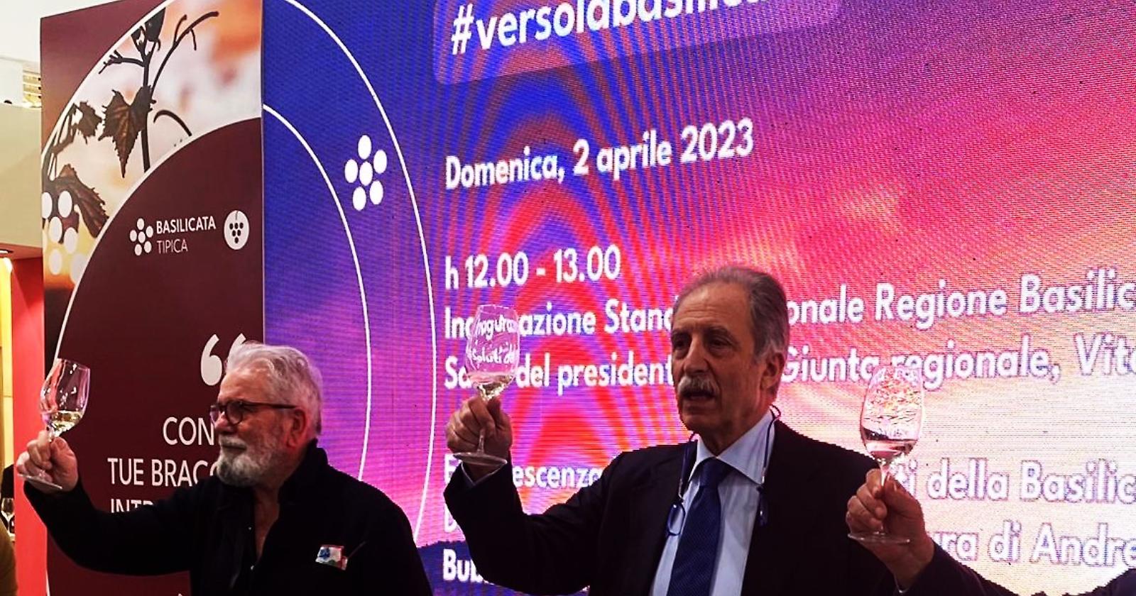 Vinitaly di Verona, il governatore Bardi taglia il nastro dello stand lucano e rinnova l'impegno a sostegno del comparto 