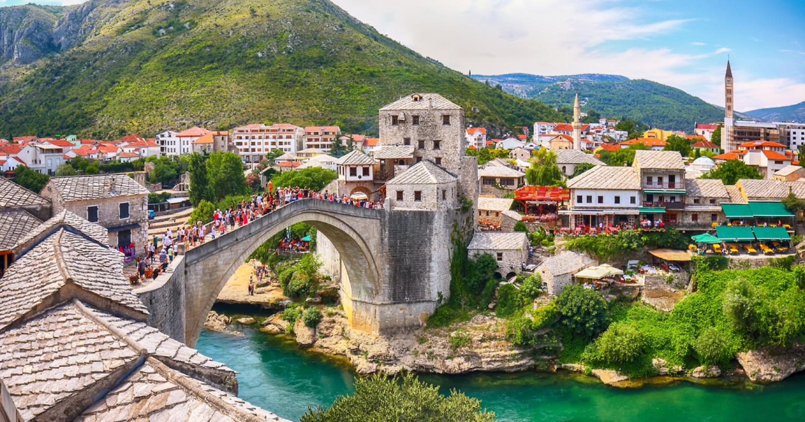 Ce lo facciamo un giro a Mostar? Dal 3 giugno Foggia vola nella suggestiva città croata dei tuffi e dei miracoli di Medjugorie