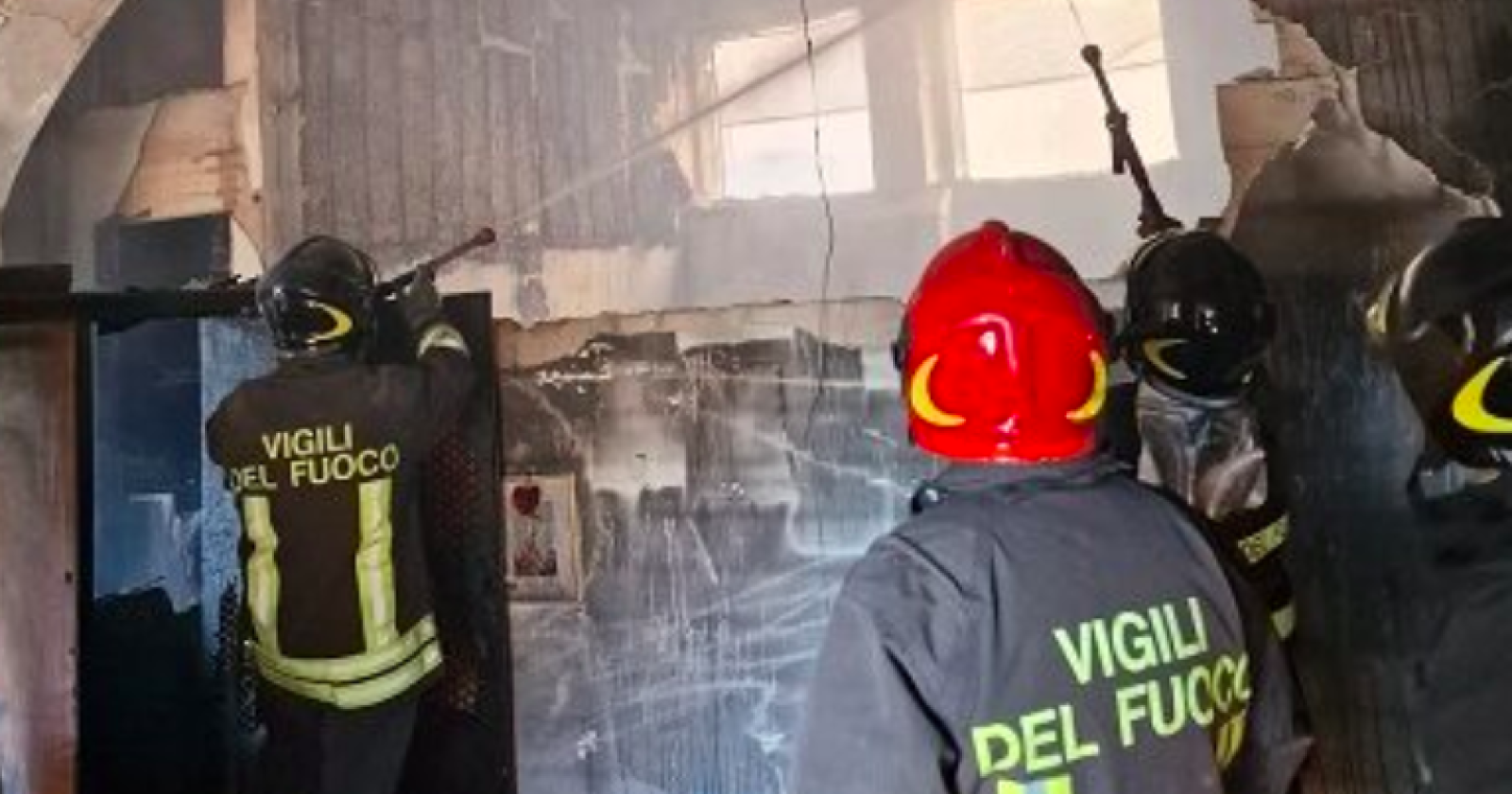 A Tursi brucia un'abitazione: tre evacuati