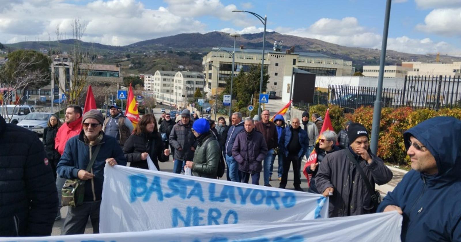 Cgil, Cisl e Uil in pressing: la Regione Basilicata ritiri l'Avviso pubblico per i lavoratori Rmi e Tis 