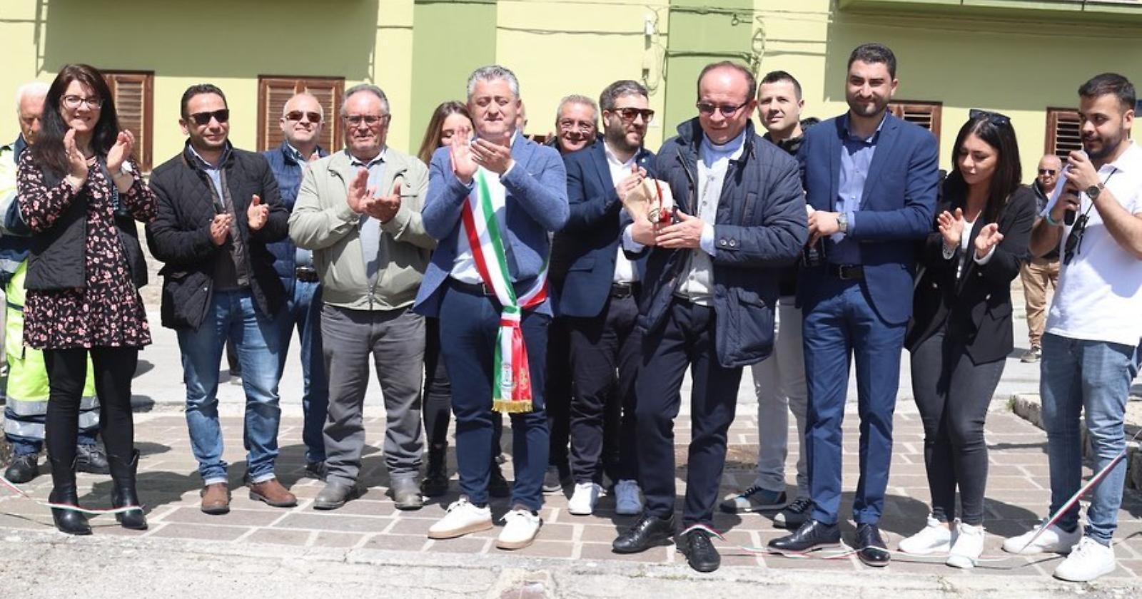 Giornata di inaugurazioni a Bella: la Casa dell'acqua per la Giornata della terra e il parcheggio comunale