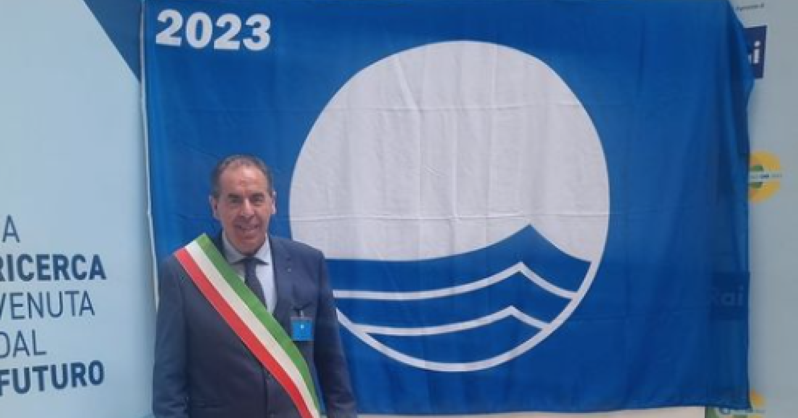 Il sindaco abruzzese di Fossacesia dedica la bandiera blu al collega delle Tremiti Giuseppe Calabrese: i funerali a Manfredonia