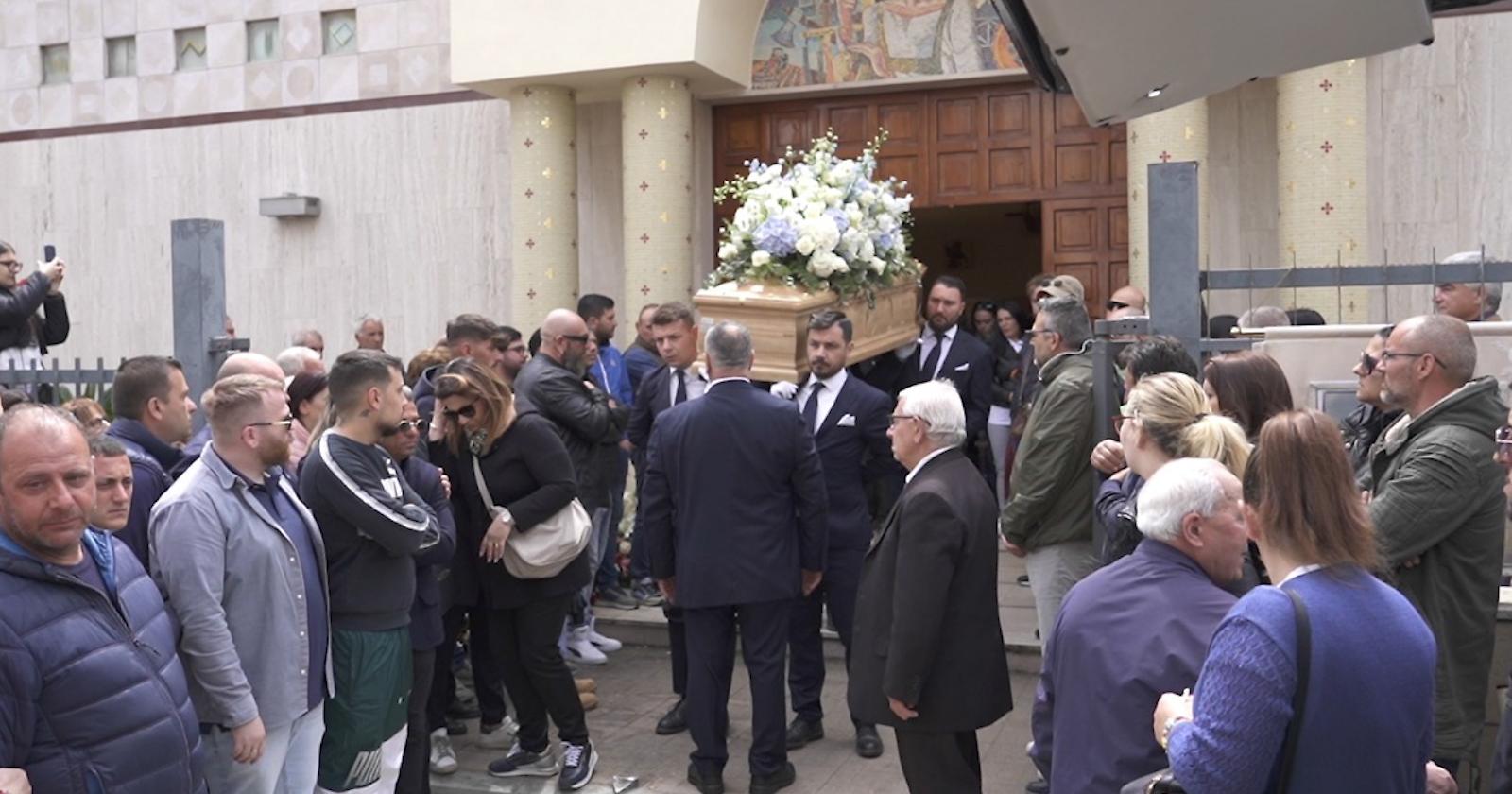 Omicidio Torremaggiore, il parroco ai funerali dell'uomo ucciso dall'albanese: «Chi ha scatenato il demone della gelosia, sussurrando falsità all'assassino dovrà sentirne il rimorso»