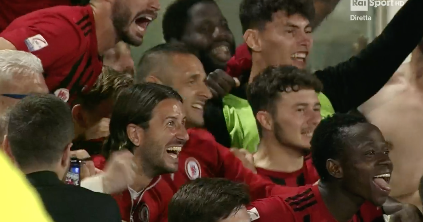Il Foggia fa la partita e la vittoria col Pescara è di rigore: la sfida finale dei play off sarà con il Lecco. I rossoneri vogliono la B