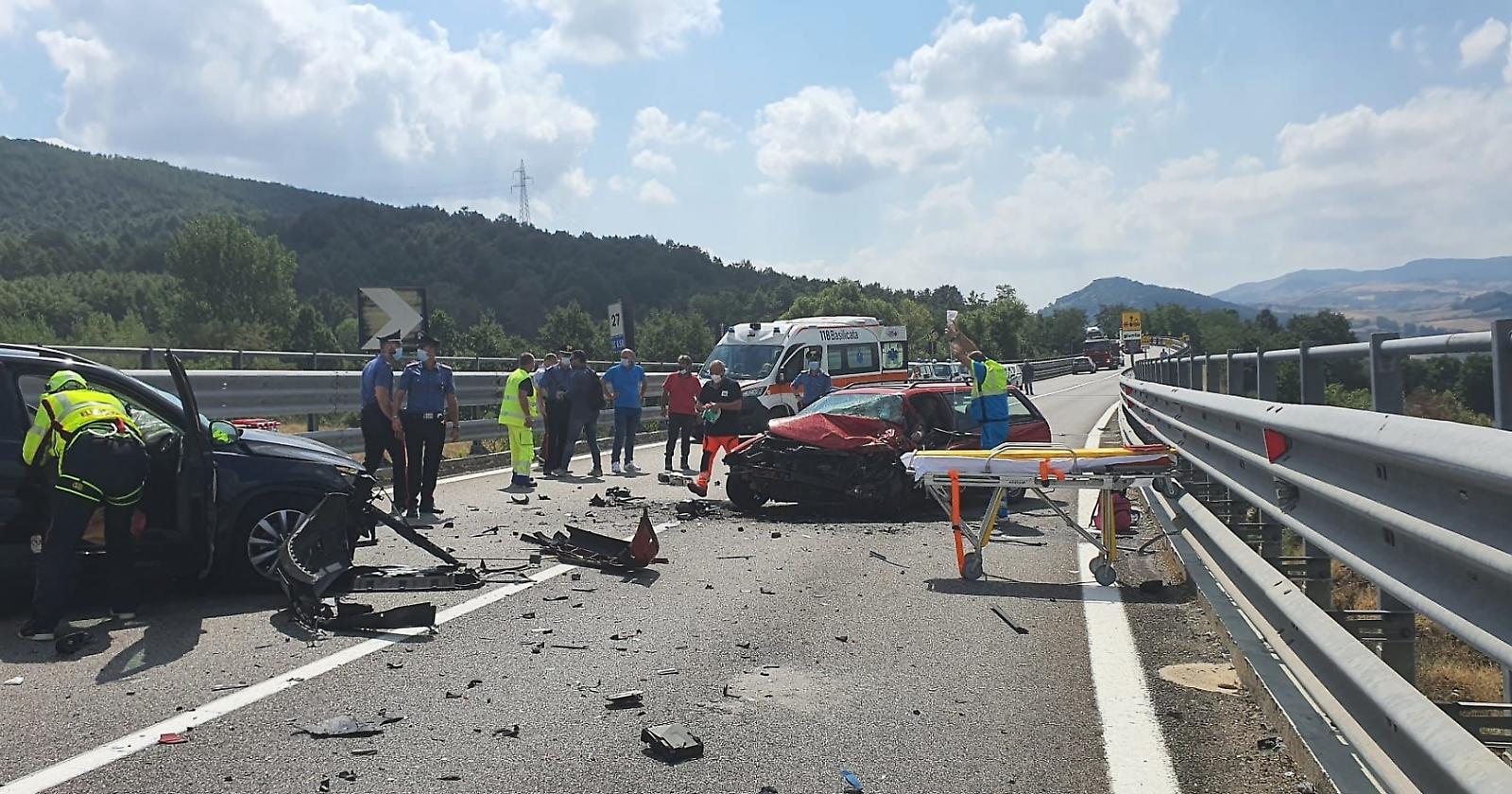 Ennesimo incidente stradale sulla "Potenza - Melfi": un morto e due feriti