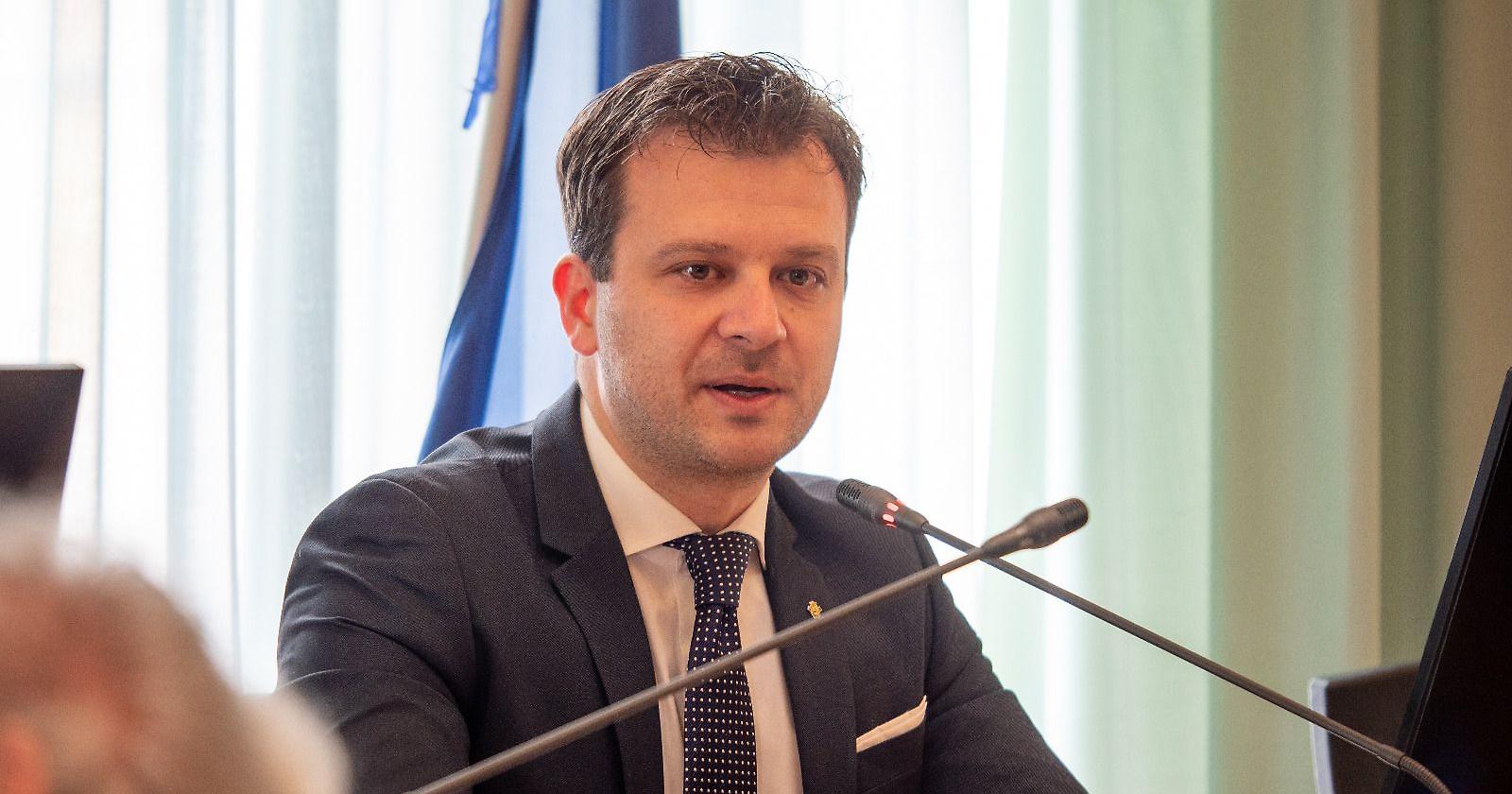 Taglio istituti scolastici, il presidente della Provincia di Potenza non ci sta: "Generare risparmio a discapito della cultura non è mai conveniente"