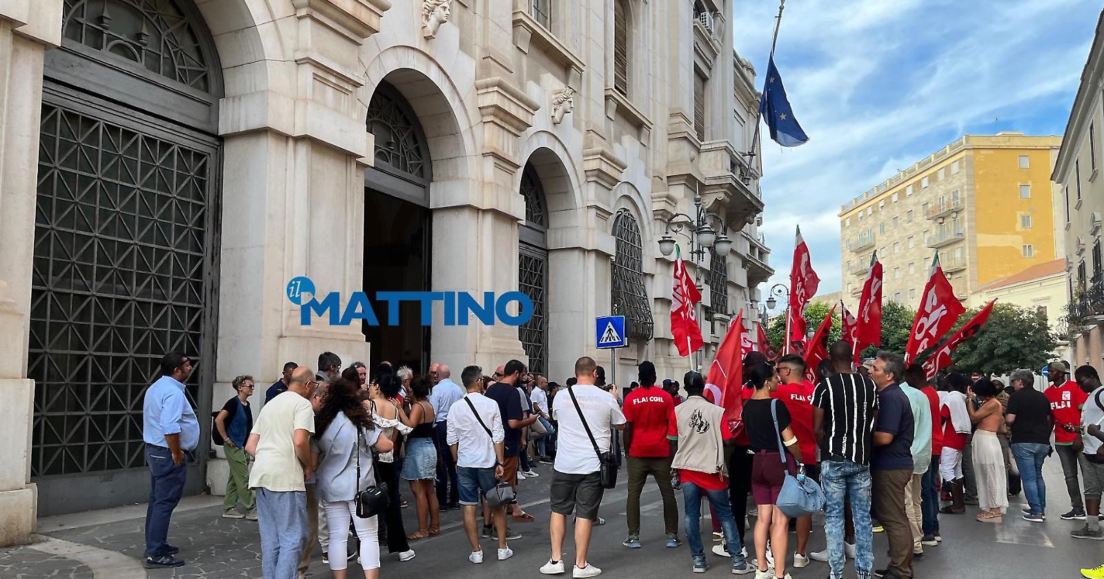Braccianti migranti in sciopero nel Foggiano: rivendicano 53milioni del Pnrr per l'eliminazione del ghetto di Borgo Mezzanone