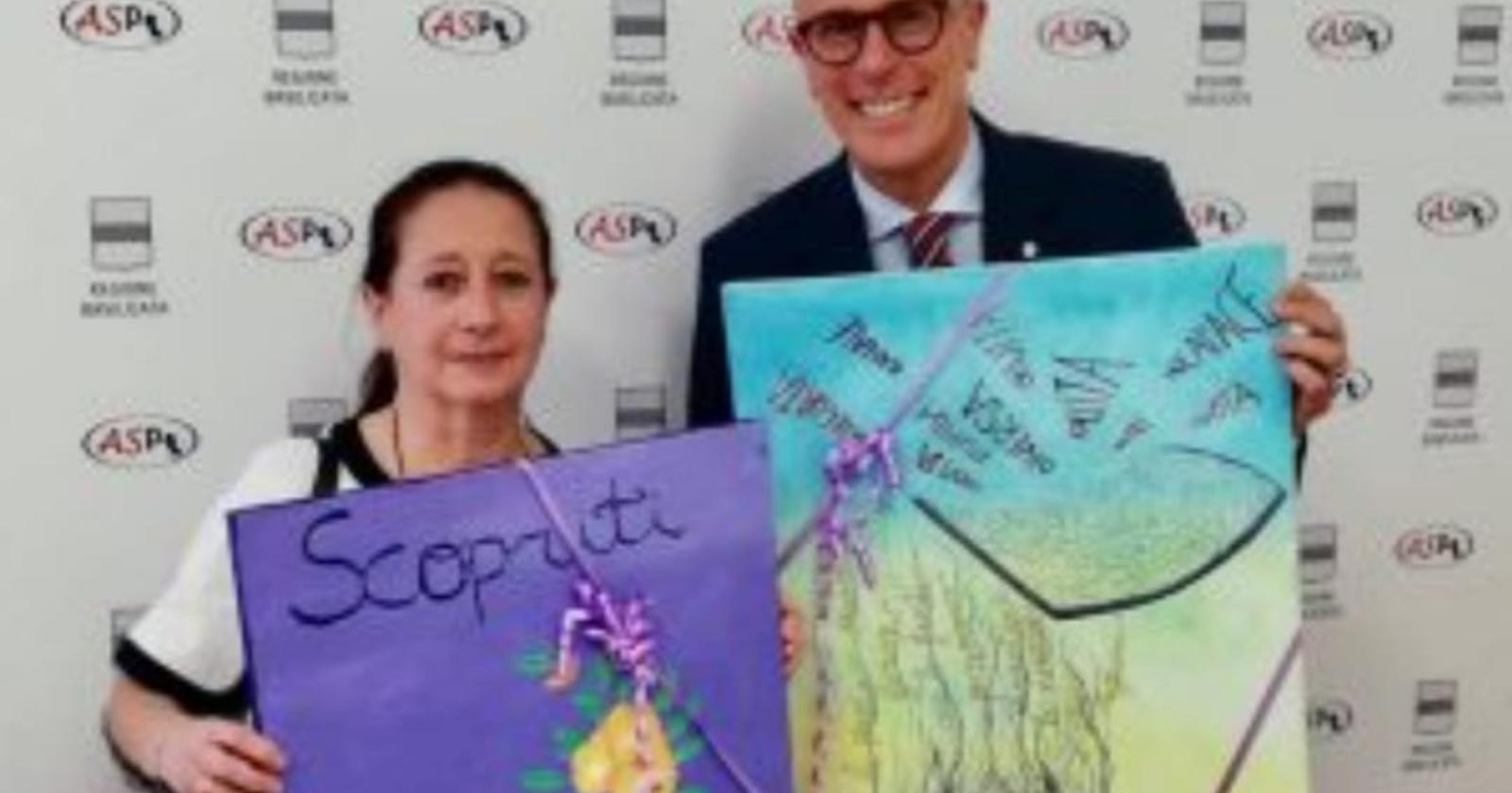 Laboratorio di art therapy nel centro regionale per i disturbi dell’alimentazione a Chiaromonte: consegnate al Dg dell'Asp tre tele realizzate dai pazienti