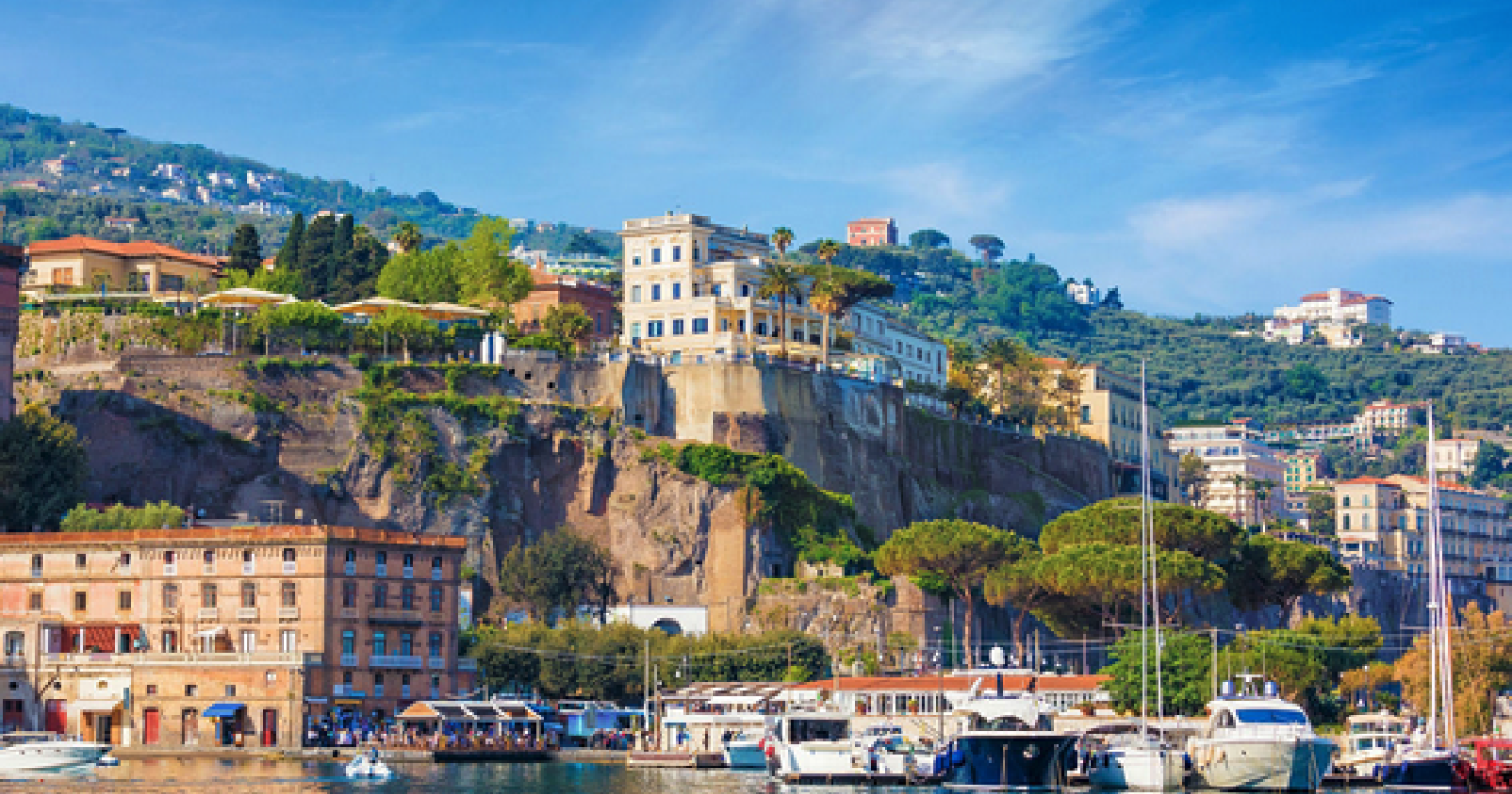 Viaggio lungo le coste della Campania e della Grande Lucania e del loro sogno del mare d'inverno. Sorrento e l'essenza della Penisola
