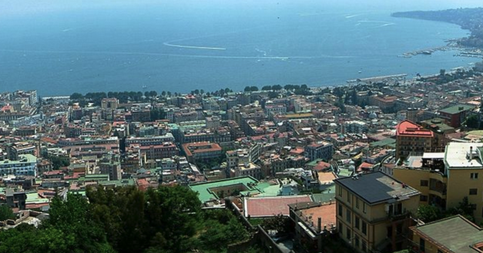 Viaggio lungo le coste della Campania e della Grande Lucania e del loro sogno del mare d'inverno. Napoli e il suo Golfo