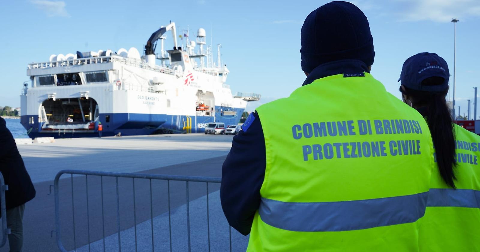 La Geo Barents a Brindisi con altri 168 migranti, di cui 110  bambini non accompagnati: 107mila le persone sbarcate in Italia in 7 mesi
