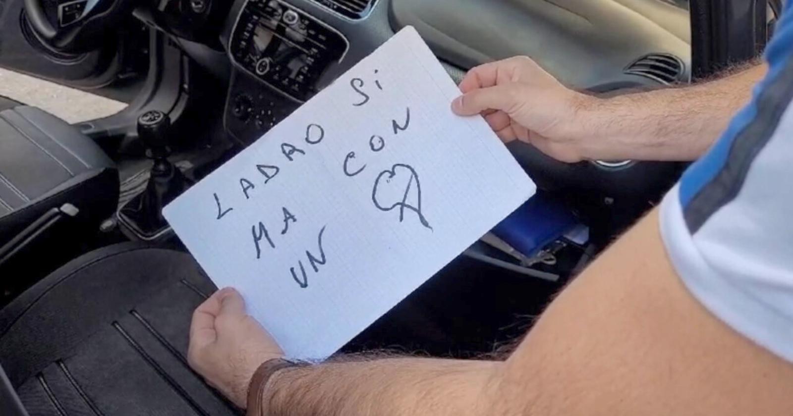 Ruba l'auto agli sposi e poi la restituisce come "regalo" di nozze: «ladro si, ma con un cuore»