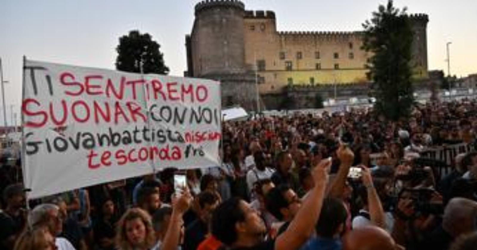 Musicista 24enne ucciso a Napoli in piazza Municipio, al funerale anche Roberto Speranza 