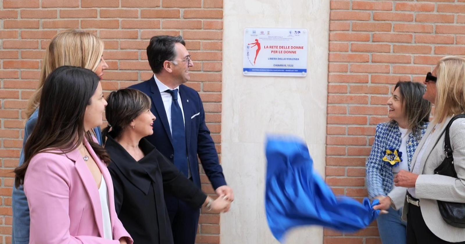 Donne vittime di violenza: la Fidapa dona una targa al Consiglio regionale della Basilicata