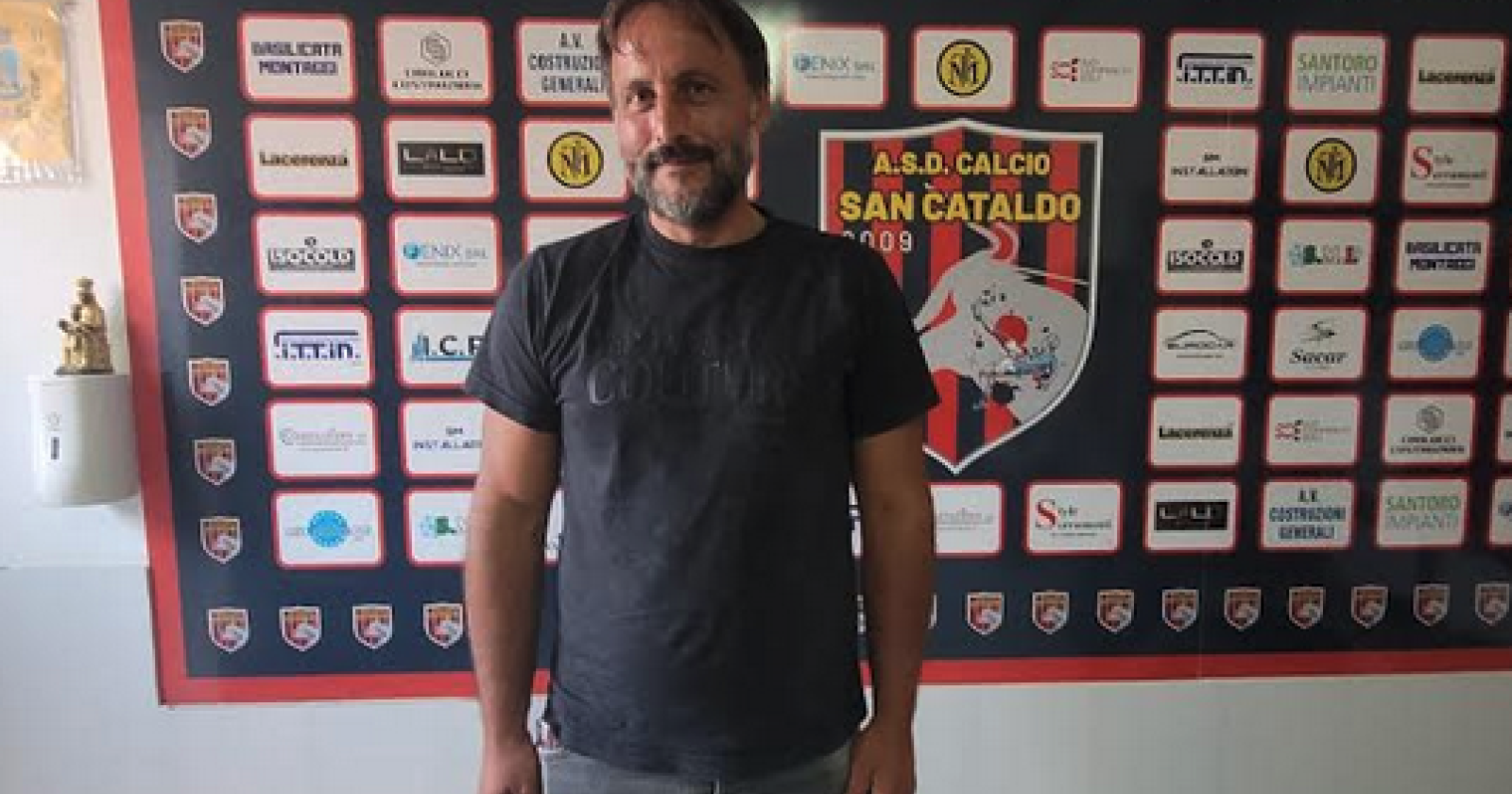 Eccellenza, il San Cataldo festeggia i suoi primi 40 anni. Squadra in campo con una divisa celebrativa