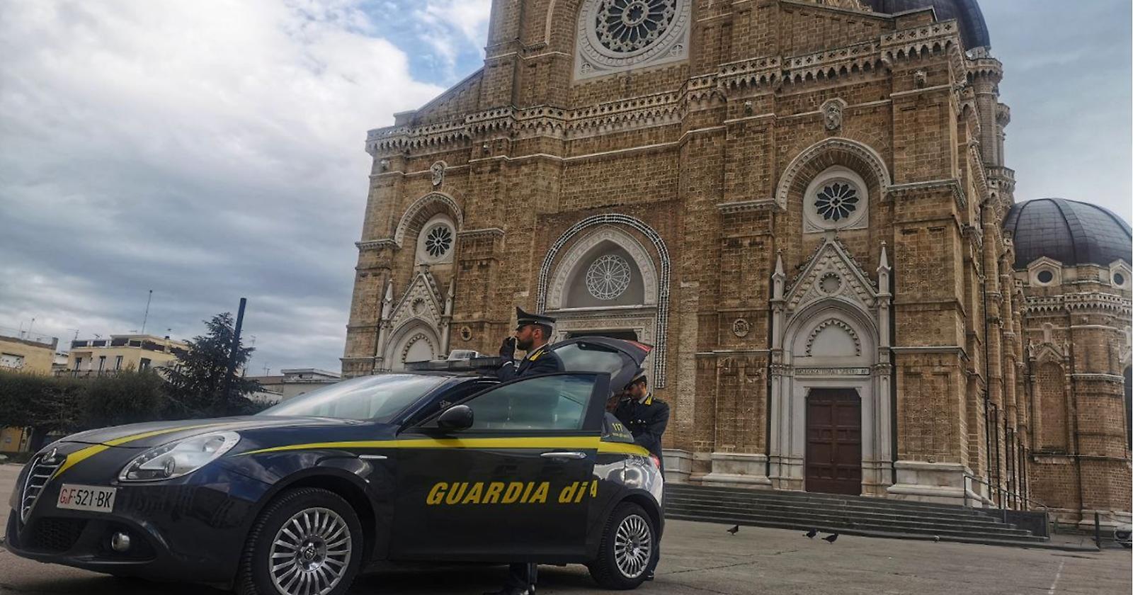 La GdF scopre che a Cerignola il parrucchiere si faceva bello anche col Reddito di cittadinanza 