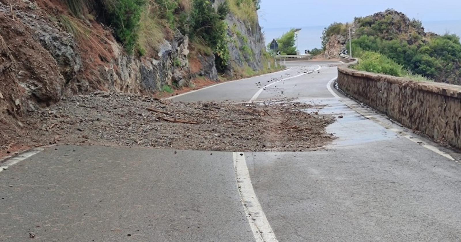 Maratea: ennesimo smottamento sulla Ss 18 in direzione Marina 