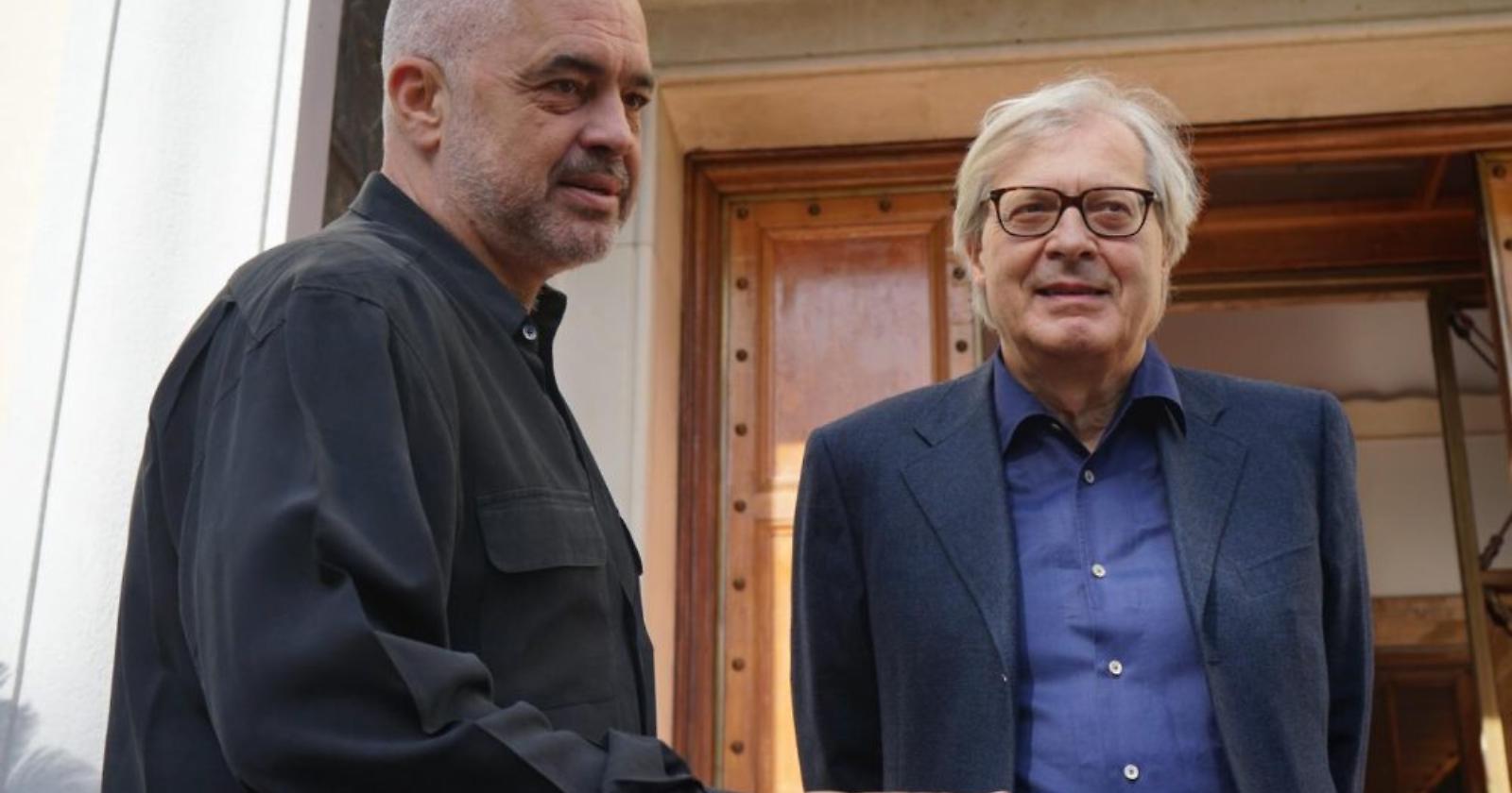 Sgarbi in Albania per costruire la rete degli "arbëreshë" con Casalvecchio e Chieuti