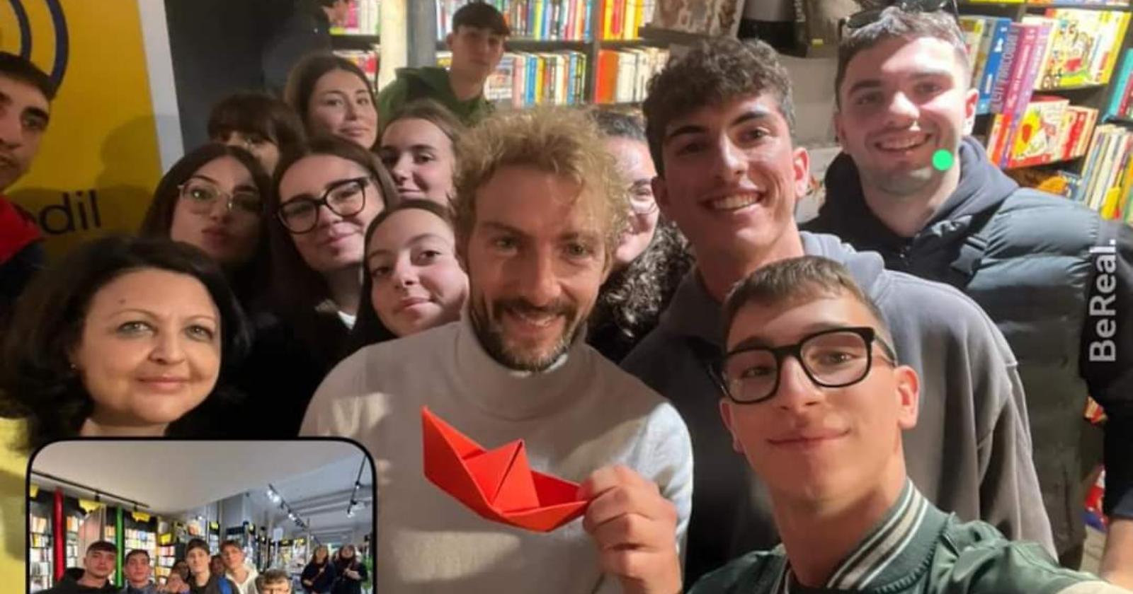 Il 'Federico II' di Apricena in libreria con Alessandro D'Avenia 