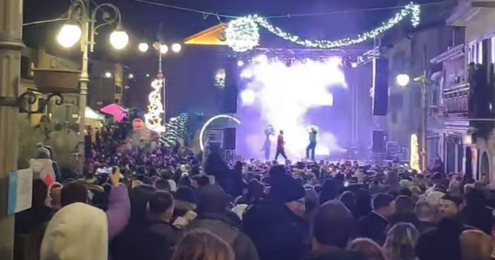 Bella, pienone per «Nostalgia anni '90» mentre proseguono gli altri eventi natalizi fino al 7 gennaio