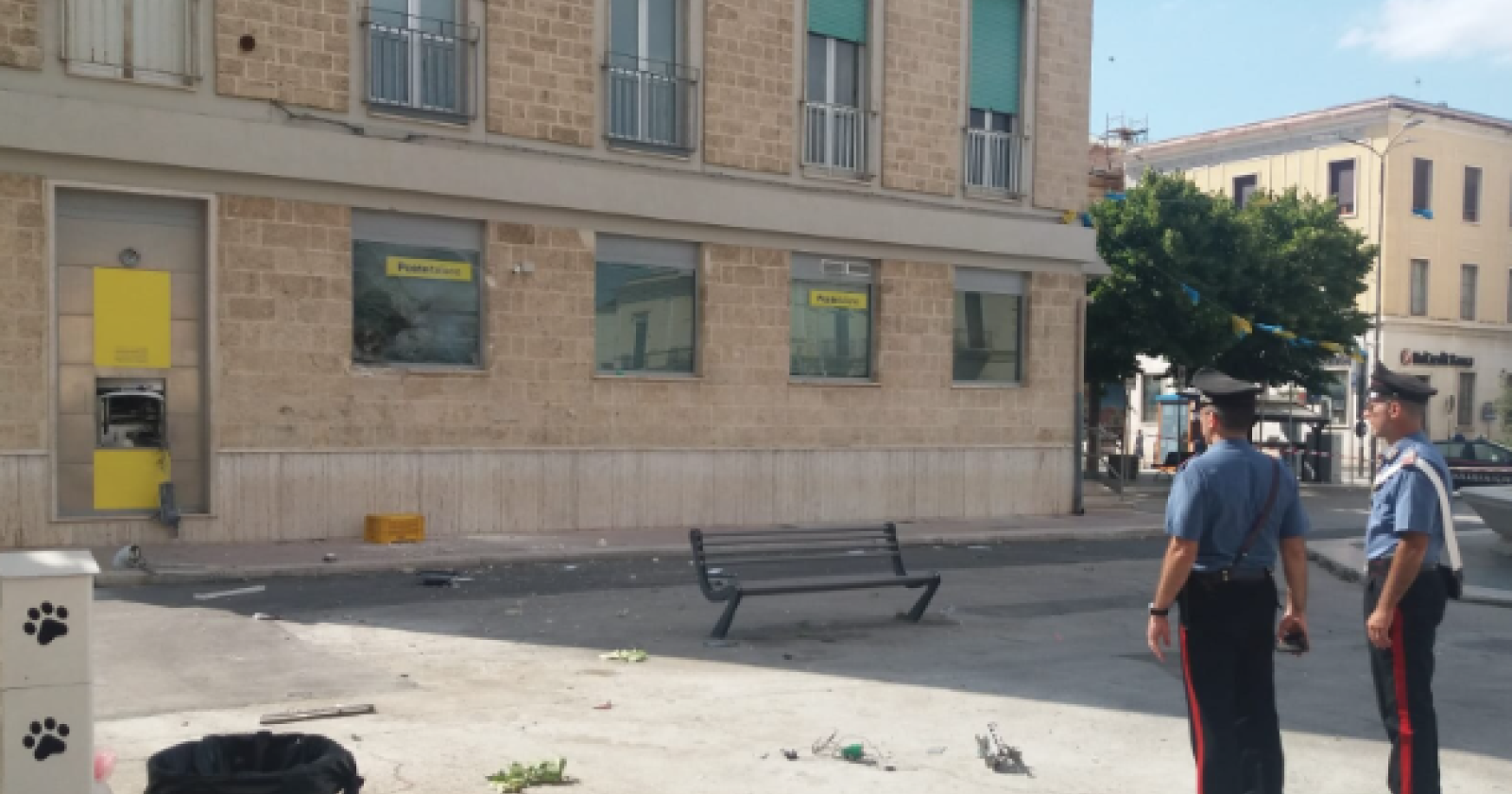 Fallisce il colpo della "marmotta" a Cerignola: delinquenti a mani vuote dopo aver fatto esplodere il bancomat centrale delle Poste 