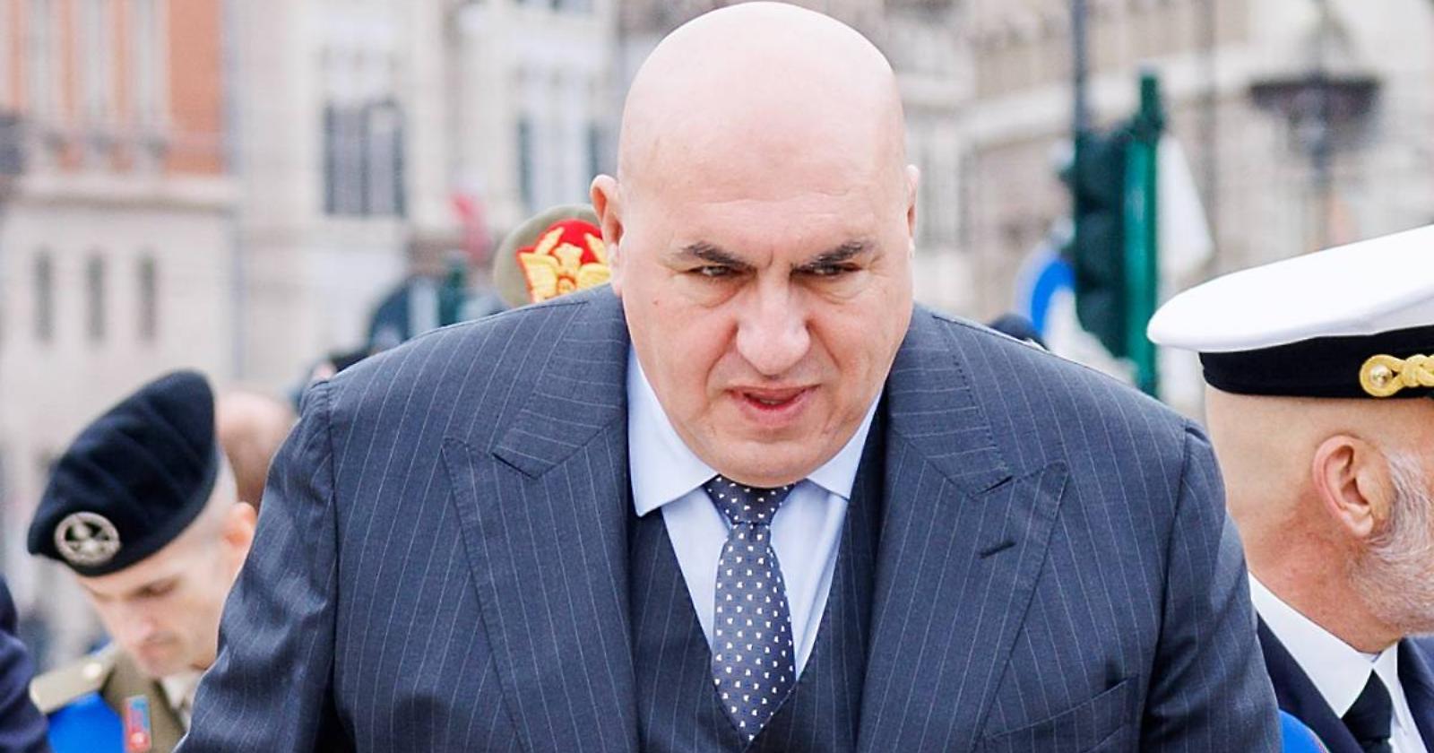 Pericardite: il mistero che si cela dietro la malattia del Ministro della Difesa Guido Crosetto